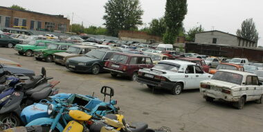 Украинским военным раздали автомобили со штрафстоянок