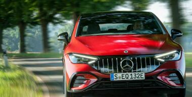 Mercedes-Benz показал EQE в необычном AMG-наряде