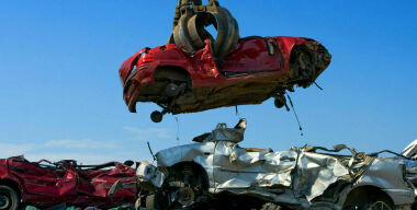 Скидка за автохлам: в России возобновят программу утилизации старых машин