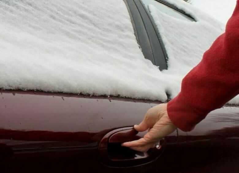 Изображение Почему зимой в автомобиле примерзают двери и как с этим бороться