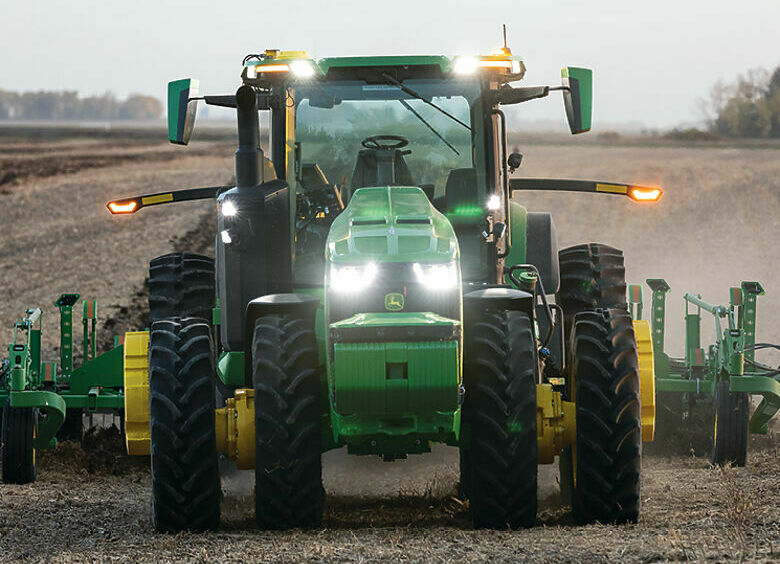 Изображение John Deere представил трактор, которому больше не нужен тракторист