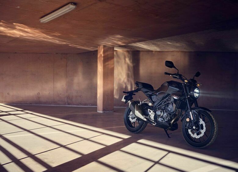 Изображение Гарцуем в лето: Honda представила CB300R 2022 модельного года