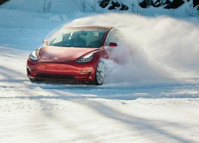 Изображение Tesla Model 3 оказалась почти бесполезной на 20-градусном морозе