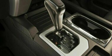 Москвичи совершенно перестали покупать машины с механическими коробками