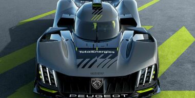 Peugeot представляет гиперкар 9X8 Hybrid, назвав его культовым