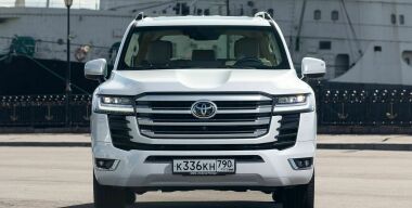 За новым Toyota Land Cruiser 300 выстроилась очередь длиною в четыре года