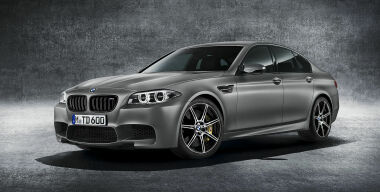 В России 7-летний BMW M5 продают по цене 11-ти новых «эмок»