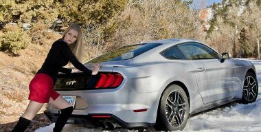 Что делать, если примерз лючок бензобака, а топливо заканчивается