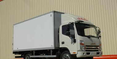 «Настоящие» грузовики JAC будут комфортнее и удобнее, чем родственный КамАЗ «Компас»