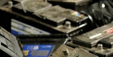 Зачем некоторые водители упаковывают аккумулятор в специальный чехол