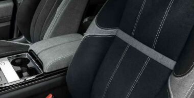 Land Rover совместил в салоне своих моделей роскошь и мусор