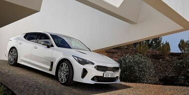 В России начали принимать заказы на «умный» Kia Stinger