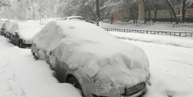 Нужно ли чистить машину от снега, если она стоит на долгом приколе