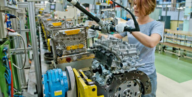 Какие годовые премии получат работники АВТОВАЗа и Mercedes-Benz