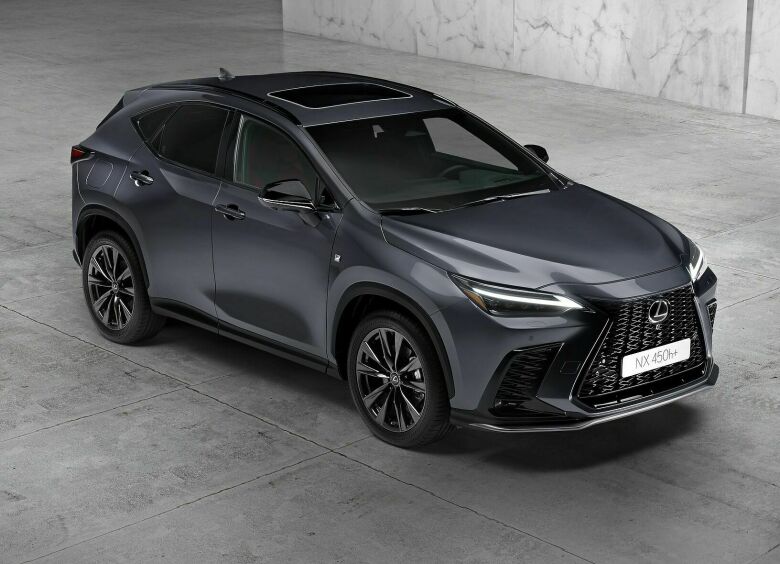 Изображение Новый Lexus NX «влетел» в кинотеатр прямо на глазах у зрителей