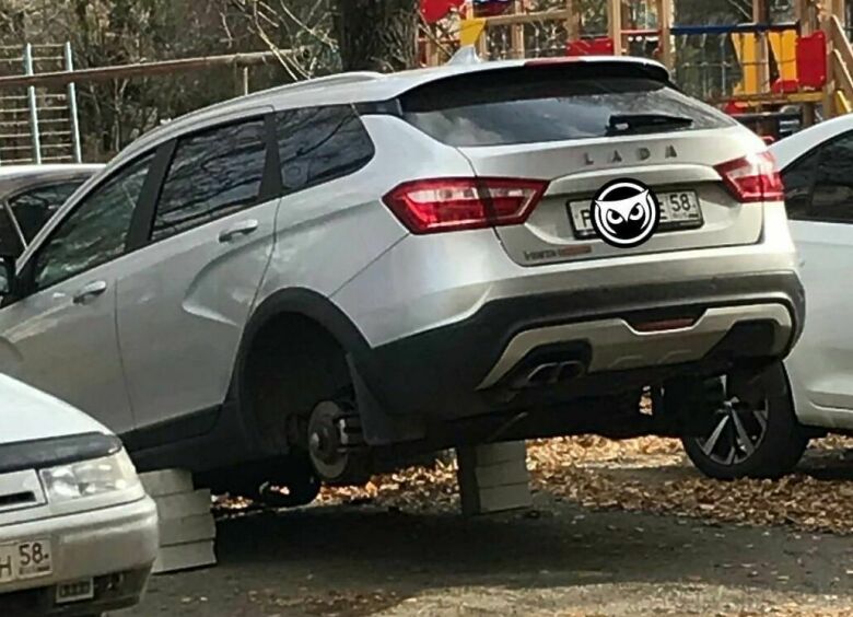 Изображение С LADA Vesta начали массово воровать колеса