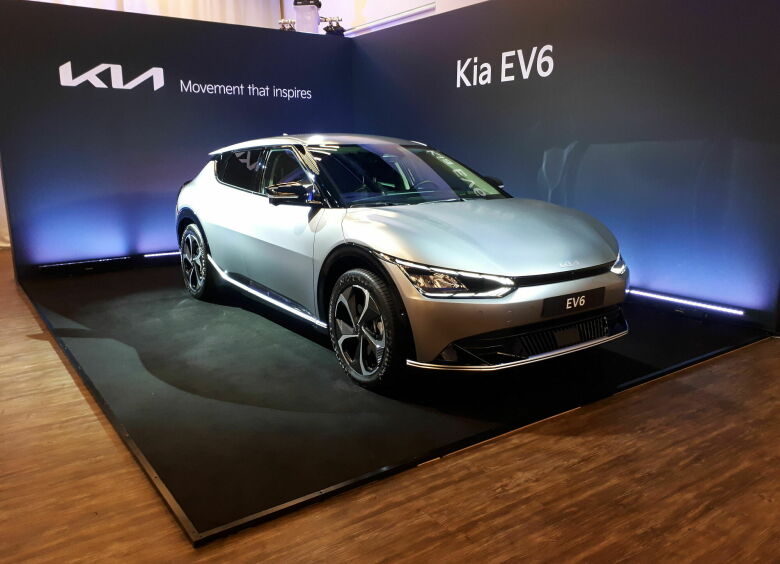 Изображение Kia показала в России новую модель EV6