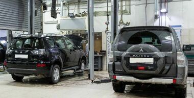 Как обслуживать автомобиль у дилера по цене профильного сервиса