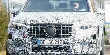 Новейший Mercedes-AMG GLC 63 впервые заметили на тестах