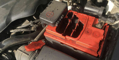 Почему аккумулятор может неожиданно взорваться под капотом