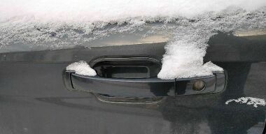 Обязательные процедуры обслуживания автомобильных замков и уплотнителей дверей перед зимой