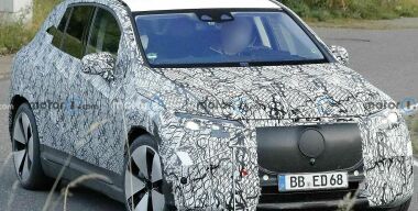 Новейший кроссовер Mercedes-Benz EQE впервые замечен на дорожных тестах