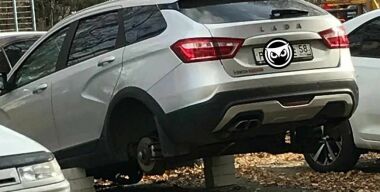 С LADA Vesta начали массово воровать колеса