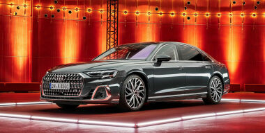 В фары новой Audi A8 встроили миллионы маленьких зеркал