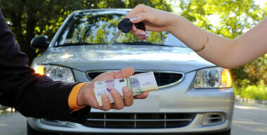 Россияне массово влезают в долги ради покупки подержанных авто