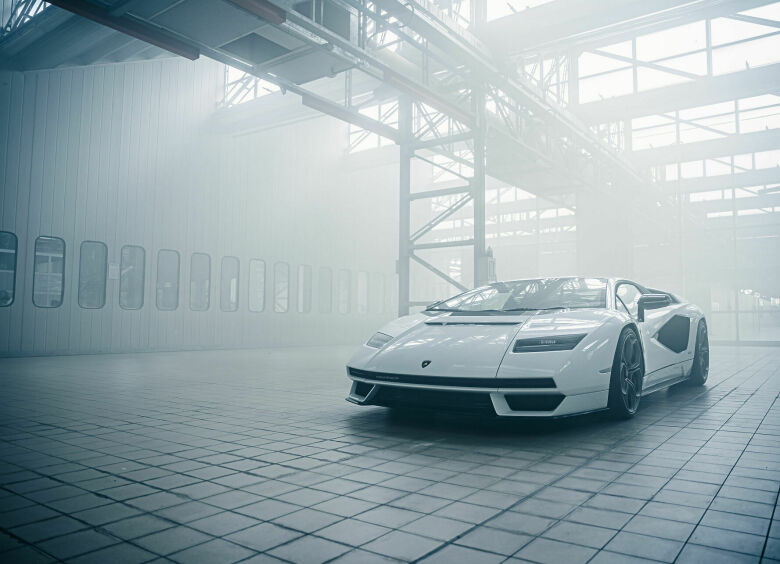 Изображение Lamborghini представила легендарную модель Countach в новом амплуа