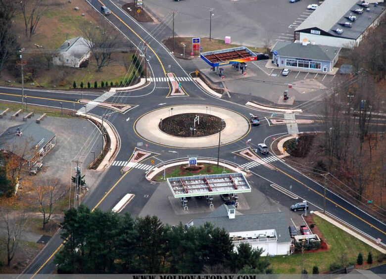 Изображение Минтранс вновь хочет изменить правила проезда круговых перекрестков