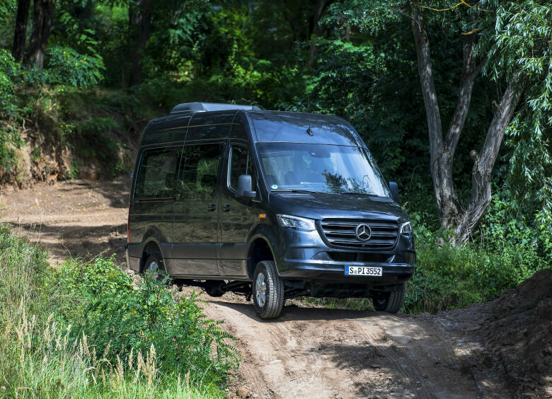 Изображение Зачем Mercedes-Benz Sprinter получил двери «автобусного типа»