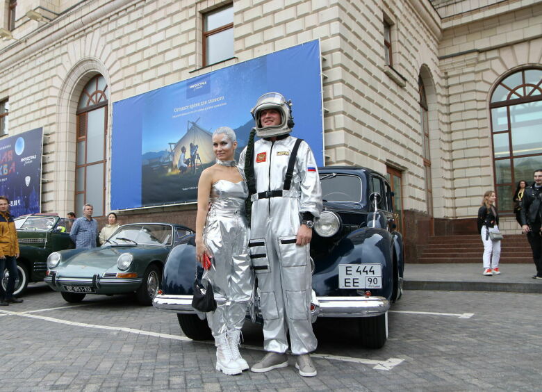 Изображение Москва отметила День города космическим ретро-ралли