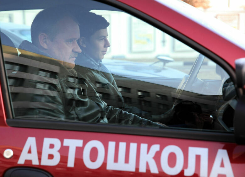 Изображение Российских водителей заставят заново учить ПДД