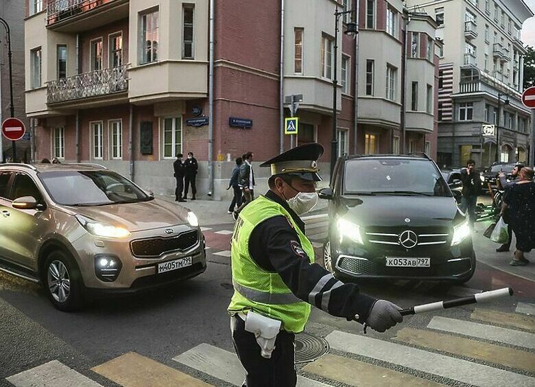 Изображение ГИБДД объявляет жестокую охоту на пьяных водителей с помощью «стукачей»