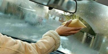 Почему в машине сыро, а окна потеют