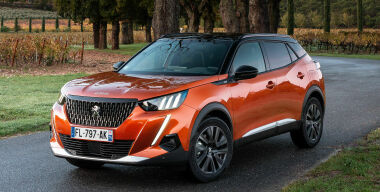 У дилеров Peugeot появилась мощная версия кроссовера 2008