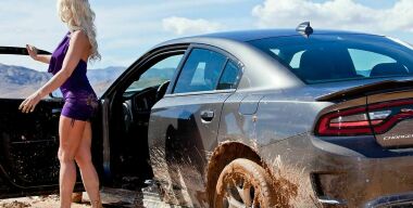 Фото: carstuckgirls