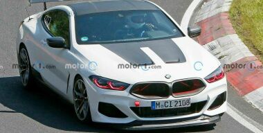 «Окровавленная» BMW M8 попалась на трассе