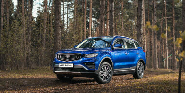 К дилерам прибыли кроссоверы Geely Atlas Pro в трех комплектациях