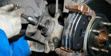 Почему критически важно проверить состав тормозных колодок перед покупкой