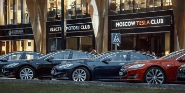 В Совете Федерации предложили пустить машины миллиардеров на «выделенки»