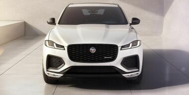 В Россию привезли обновленный кроссовер Jaguar F-Pace