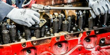 Смертельный симптом: чем опасен выдавленный щуп и подтеки масла из-под него