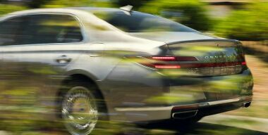 Названы сроки появления в России нового Genesis G90