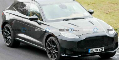 Aston Martin выкатил на тесты новую версию кроссовера DBX