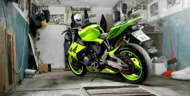 Почему, продавая авто или байк, нельзя фотографировать их возле гаража