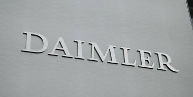 Немецкая Daimler AG разделилась на две компании