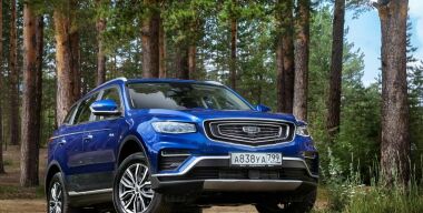 Рассекречены сроки начала российских продаж недорогого переднеприводного Geely Atlas Pro