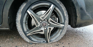 Как не расколоть диск и не порвать шину, попав в яму